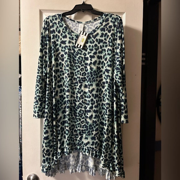 NWT Women Plus High/Low Ruffle accent Top - Picture 1 of 2